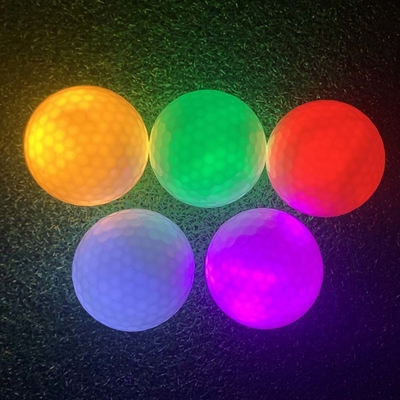 Copas de golfe coloridas para prática esportiva